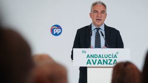 Bendodo acusa a Sánchez de "dejar colgada a Málaga en Semana Santa" al no reestablecer el AVE