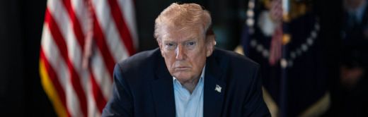 Donald Trump, dirigiendo una operación bélica