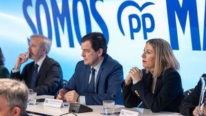El PP advierte a Vox de un posible "bloqueo" en Extremadura, Aragón y Castilla y León