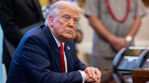 Trump asegura que Irán ya no es una amenaza nuclear y advierte a los países que le vendan armamento