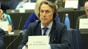 Cachondeo en redes por el mensaje de Hermann Tertsch en el que dice ser iraní