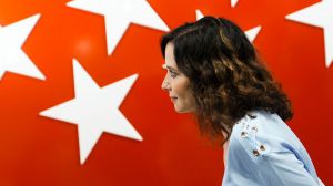 Ayuso recurrirá el decreto de la regularización masiva de inmigrantes del Gobierno