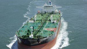 El barril de brent se desploma tras reabrir Ormuz, pero aún está lejos de los precios previos a la guerra