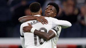 El Real Madrid gana al Alavés entre pitos y reproches de la afición (2-1)