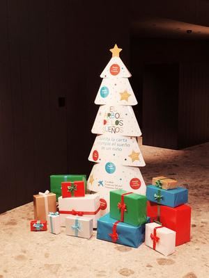 CaixaBank moviliza a toda su red de oficinas para que 25.000 niños y niñas en situación de pobreza tengan el regalo de Navidad que desean