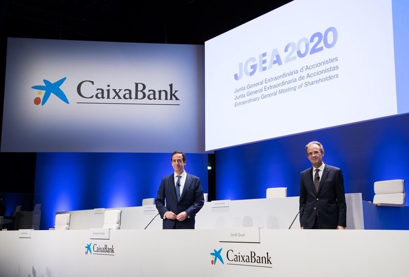 Los accionistas de Caixabank dan luz verde a la fusión con Bankia