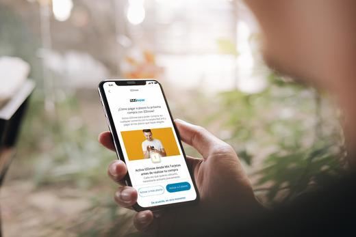 CaixaBank lanza iZZinow, un servicio de 'Buy Now Pay Later' que facilita el pago fraccionado de compras en cualquier comercio