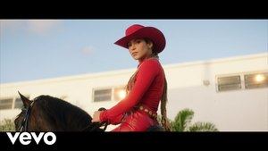 Shakira, en el videoclip de 'El jefe'