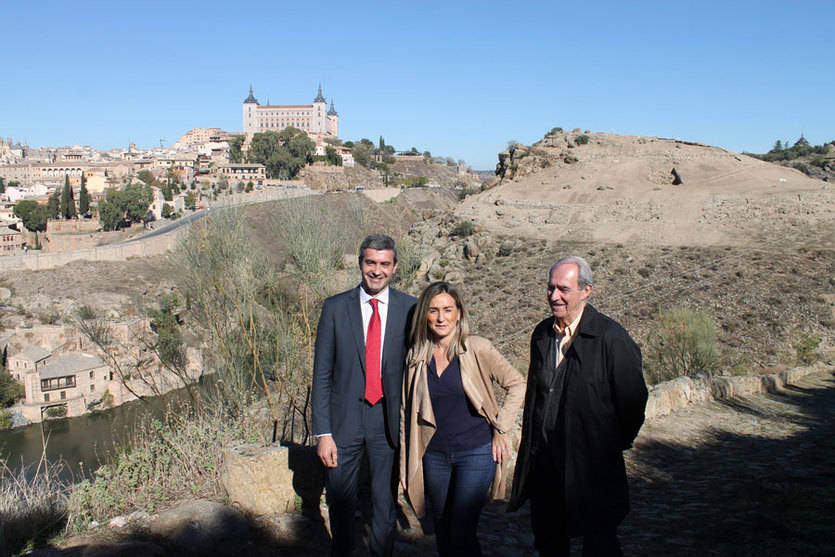 Álvaro Gutiérrez, hoy, junto a la alcaldesa de Toledo