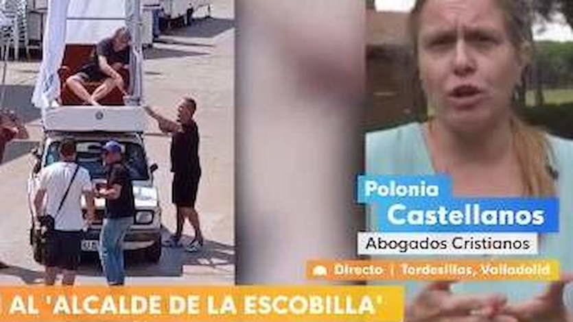 El alcalde de Soria montado en un 'papamóvil' improvisado y la presidenta de la Fundación ultracatólica Abogados Cristianos
