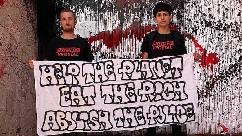 Activistas climáticos de 'Futuro vegetal' en la casa de Messi en Ibiza