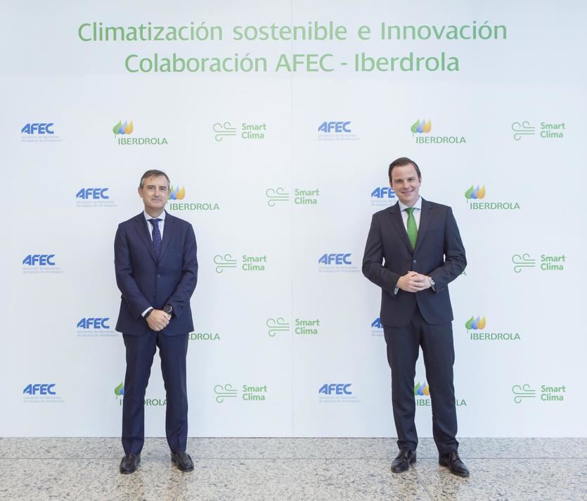 Luis Mena, presidente de AFEC, y Luis Buil, director global de Smart Solutions de Iberdrola