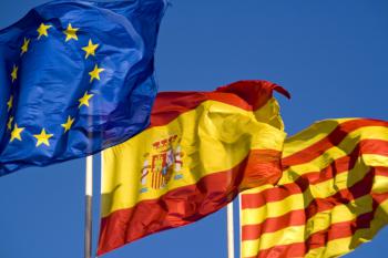 Banderas de Europa, España y Cataluña
