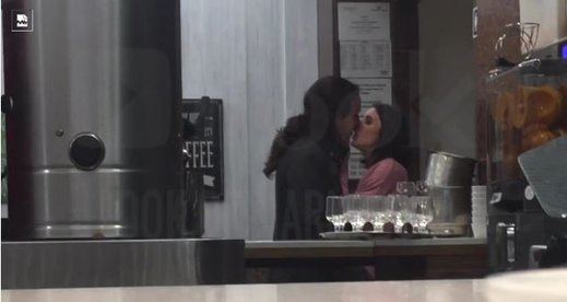 El beso entre Irene Montero y Pablo Iglesias arrasa en Internet