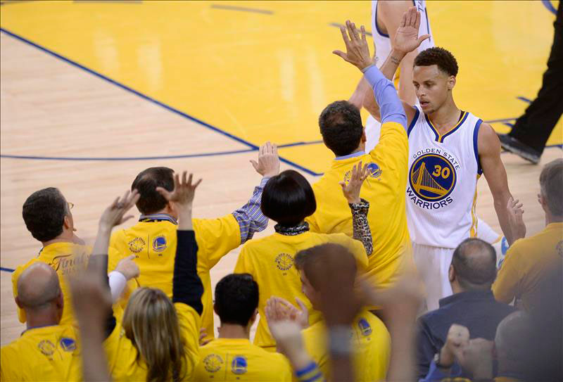 NBA: los 'Guerreros' de Stephen Curry, a una sóla victoria del título de campeones