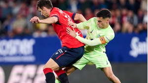 La goleada de Osasuna al Barcelona pone al rojo LaLiga y el derbi madrileño (4-2)