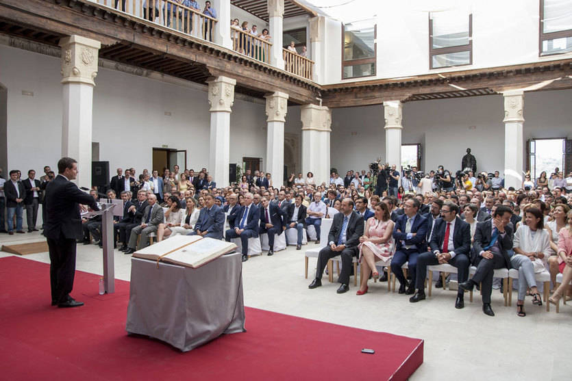 El presidente de Castilla-La Mancha pide a sus consejeros que formen 'equipos limpios'