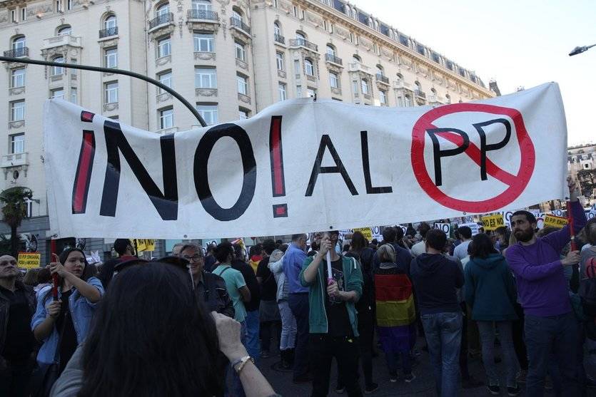 IU y Podemos hacen acto de presencia en una protesta 'Rodea el Congreso' sin demasiada fuerza