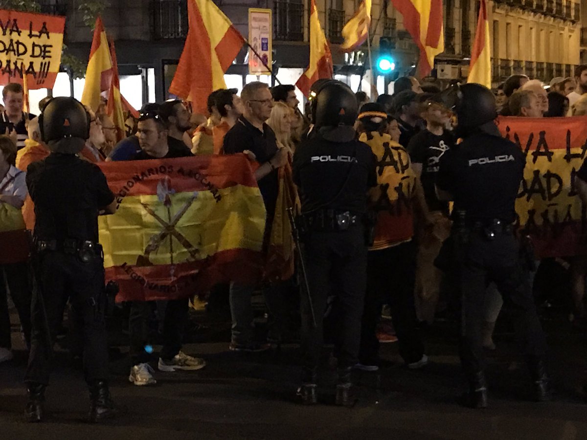 La ultraderecha entra en escena y pide violencia en Cataluña: "Guardia Civil, empuña tu fusil"