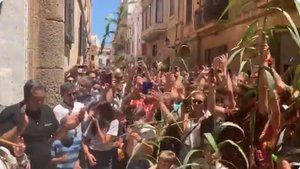 El festejo de San Juan en Ciutadella, Menorca, indigna en la nueva normalidad: sin mascarillas y con aglomeraciones
