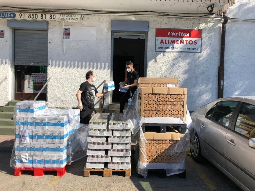 Entrega de alimentos a Cáritas Parroquia Santísima Trinidad de Collado Villalba
