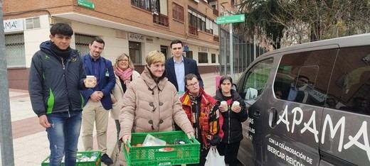 Primera entrega de alimentos a la Asociación APAMA por parte de Mercadona
