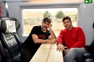 Estopa viaja en el Tren Oficial de su gira ‘25 aniversario’ de Madrid a Barcelona