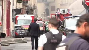 Una fuerte explosión en el centro de París provoca un incendio en varios edificios del distrito 5º