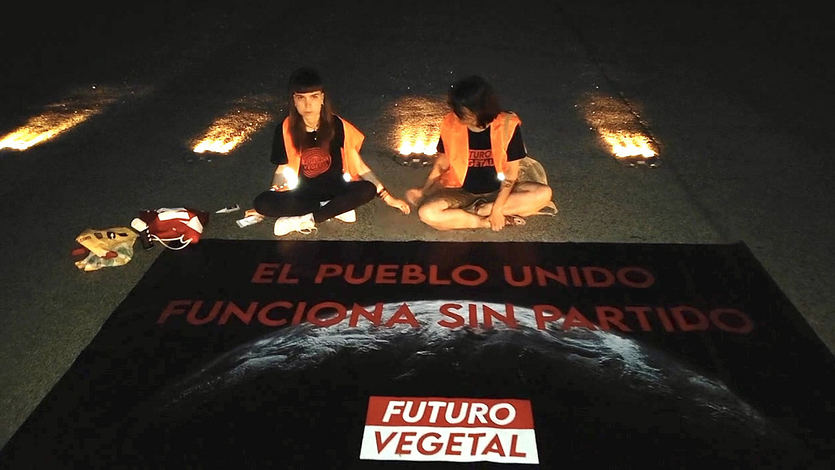 Activistas, durante la protesta en Barajas