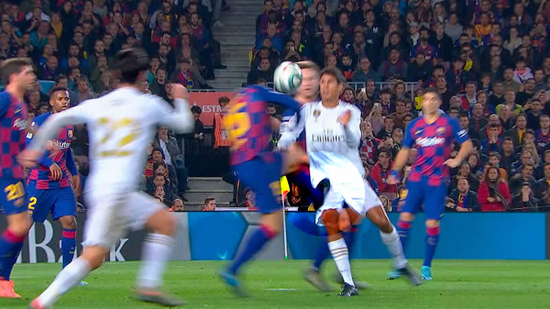 Así fue el 'robo' arbitral en el Clásico: las 3 jugadas clave contra el Real Madrid