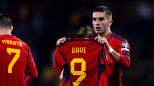 España se clasifica primera para la Eurocopa pero se deja a Gavi por el camino
