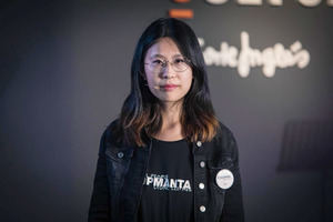 Paloma Chen, ganadora del II Premio Nacional de Poesía de Ámbito Cultural de El Corte Inglés, recita en la RAE