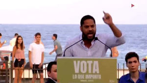 Polémica en un mitin de Vox en Badalona: Garriga se encaró con activistas LGTBI