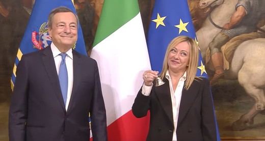 Mario Draghi y Giorgia Meloni en el traspaso de poderes en el Palacio de Chigi
