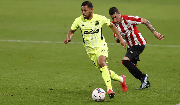 El líder Atlético cae en Bilbao y se complica la Liga (2-1)