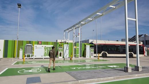 Ubicada en la zona franca, la hidrogenera de Barcelona da actualmente servicio a la línea de autobuses públicos de TMB