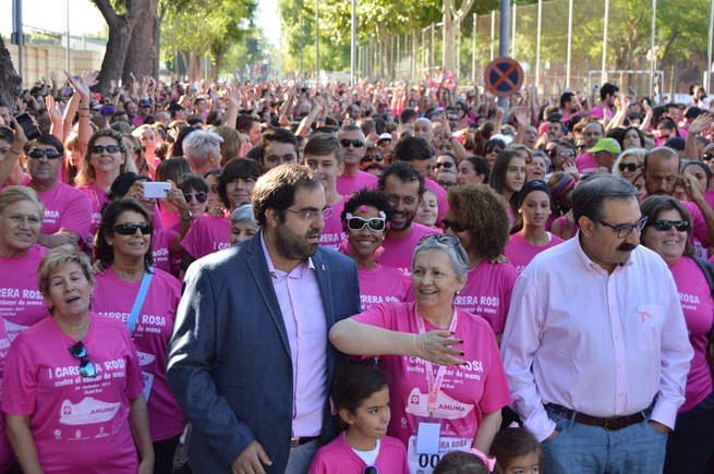 Más de 2.000 personas en la I Carrera Rosa de Ciudad Real a beneficio de AMUMA