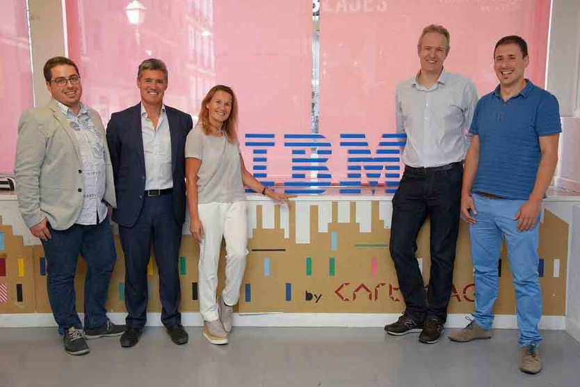 De izq. a dcha., Joan Carles Pons, responsable tecnológico de HIPRA; Julio Sergio Palmero, consejero delegado de ODF; Angel Moreu, directora de Cloud de IBM; Sam Lown, director de Tecnología de Cabify; y Xoan González, CTO de SetPay (Foto: IBM)