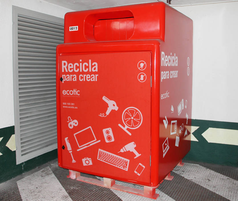 El Corte Inglés lanza un plan de sensibilización medioambiental con contenedores de reciclaje