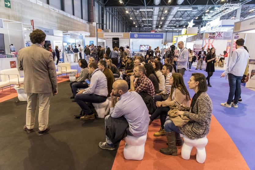 EXPODENTAL 2022 con la formación de presentes y futuros profesionales de la odontología