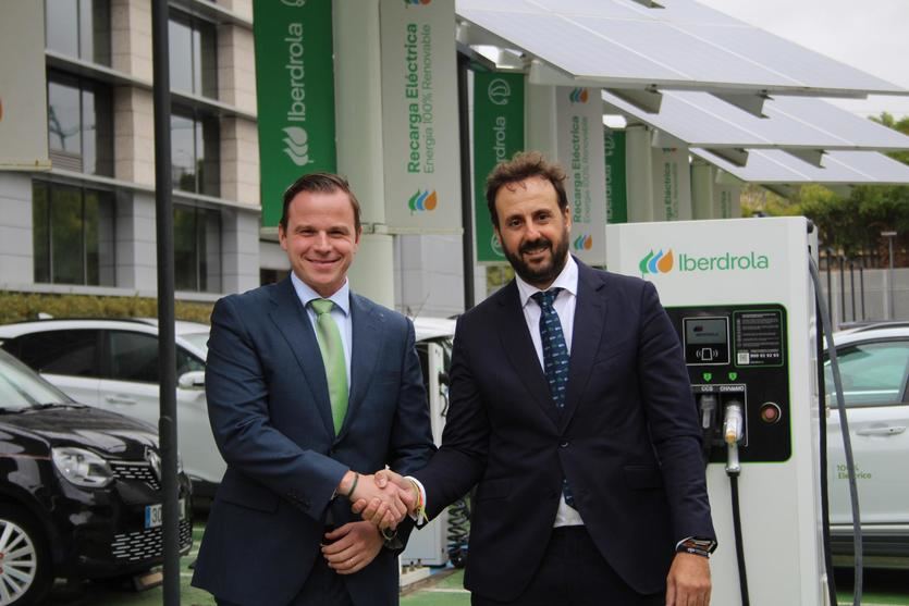 Luis Buil, director de Smart Solutions de Iberdrola y Ginés Ángel García, presidente de A3E
