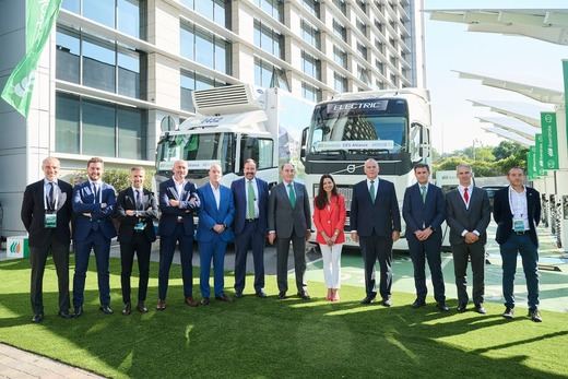 Ignacio S. Galán, presidente de Iberdrola y María José Rallo del Olmo, secretaria general de Transportes y Movilidad, junto a representantes del sector
