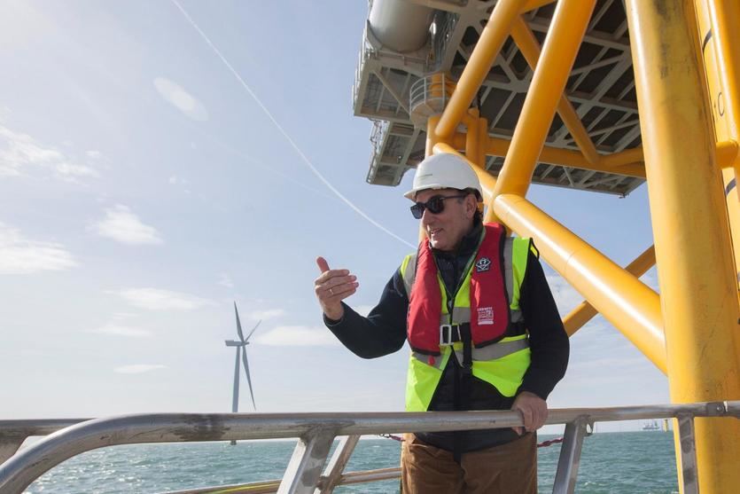 El presidente de Iberdrola, Ignacio Galán, durante la visita a un parque eólico