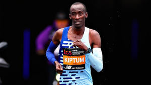 El keniano Kelvin Kiptum bate el récord del mundo en maratón con 2 horas y 35 segundos