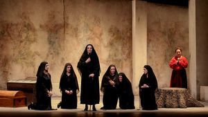 Crítica de la obra de teatro 'La casa de Bernarda Alba': la muerte cara a cara