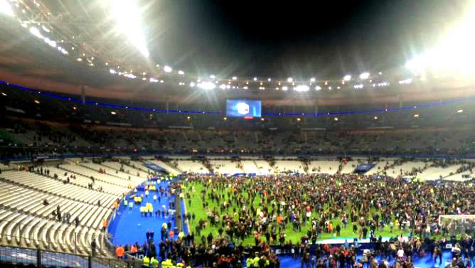 Atentado con explosivos en pleno partido de fútbol Francia-Alemania