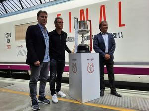 La Copa del Rey llega a Sevilla en un AVE vinilado con motivo de la final