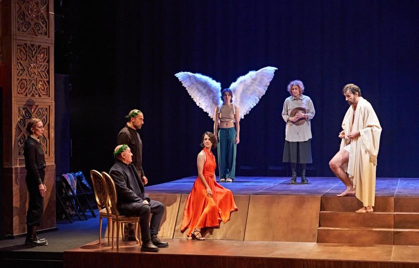 Crítica de la obra de teatro 'Lo fingido verdadero': política, amor, celos y teatro