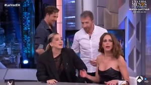 Un gesto del público enturbia la visita de Bisbal, Lola Índigo y Eva González a 'El Hormiguero'