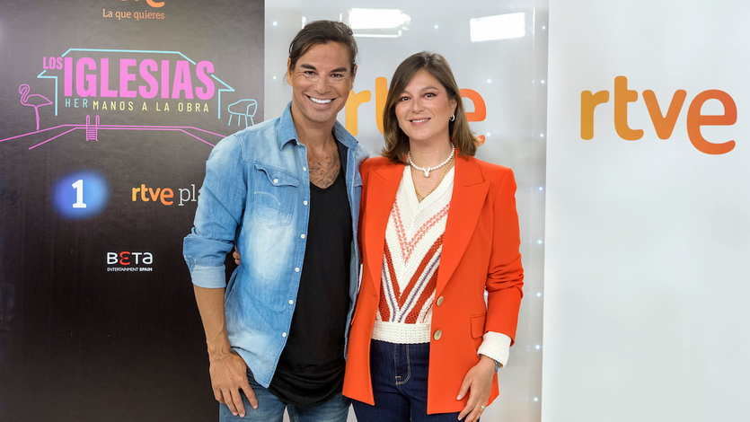 Julio Iglesias Jr y Chaveli, en la presentación de su nuevo reallity: 'Los Iglesias, hermanos a la obra'